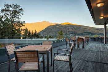 holiday inn queenstown frankton road by ihg