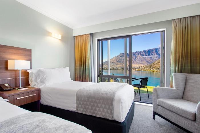 holiday inn queenstown frankton road by ihg