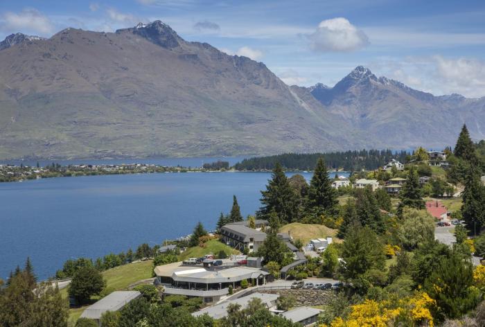 holiday inn queenstown frankton road by ihg