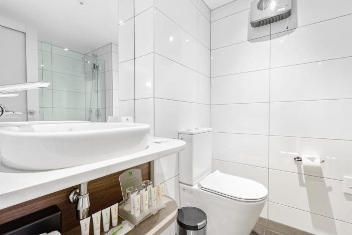 holiday inn queenstown frankton road by ihg