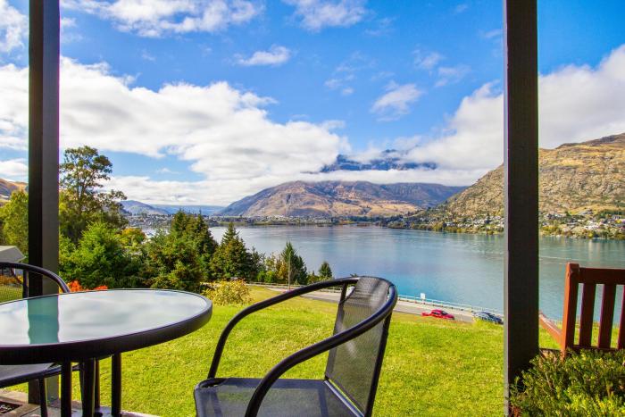 holiday inn queenstown frankton road by ihg