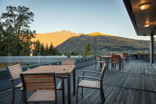 holiday inn queenstown frankton road by ihg