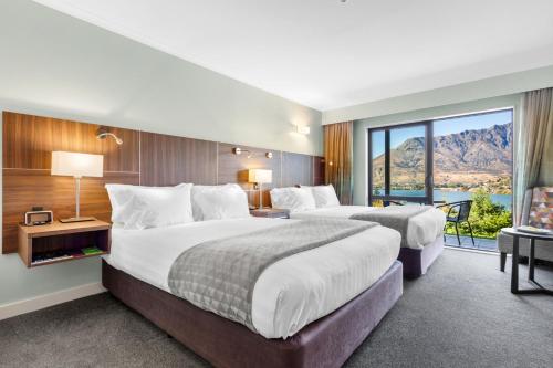 holiday inn queenstown frankton road by ihg