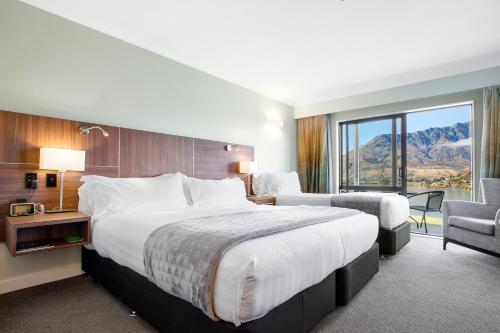 holiday inn queenstown frankton road by ihg