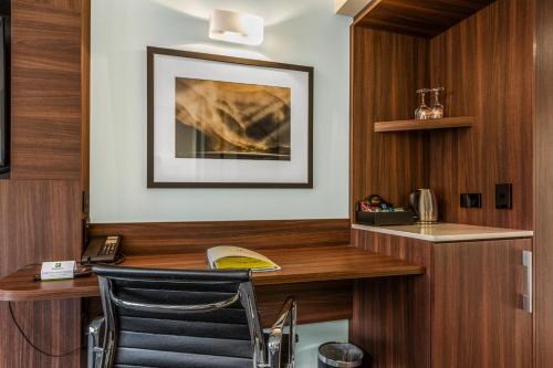 holiday inn queenstown frankton road by ihg