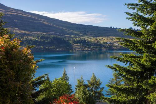 holiday inn queenstown frankton road by ihg