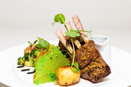 holiday inn queenstown frankton road by ihg