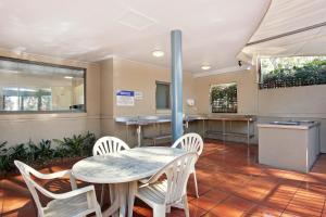 travellers motor village