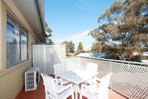 travellers motor village