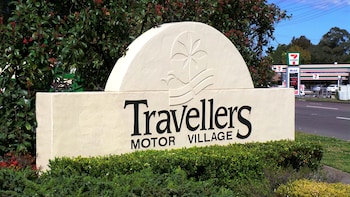travellers motor village