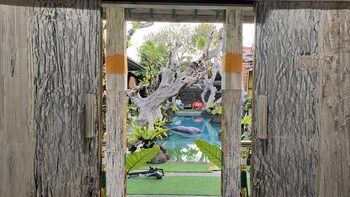 keris art shop and villa telaga wana