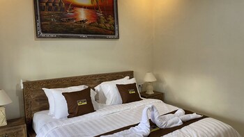 keris art shop and villa telaga wana