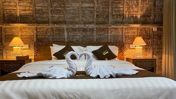 keris art shop and villa telaga wana