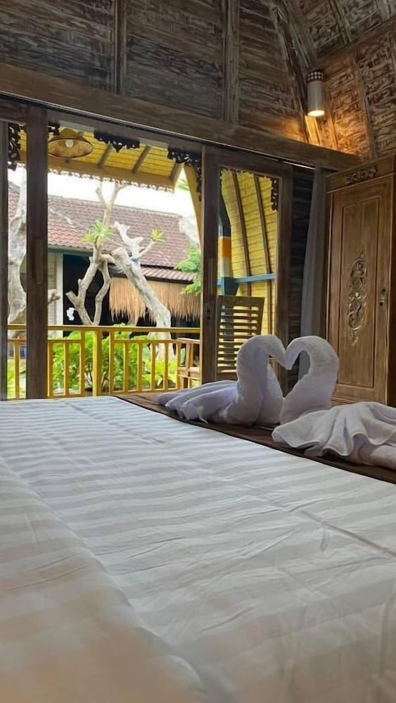 keris art shop and villa telaga wana