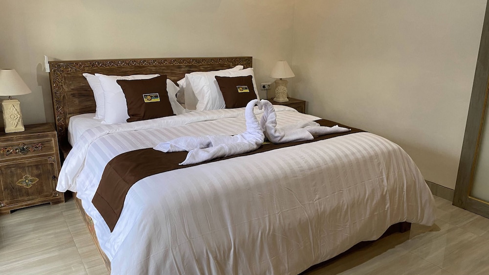 keris art shop and villa telaga wana