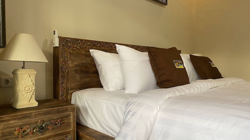 keris art shop and villa telaga wana