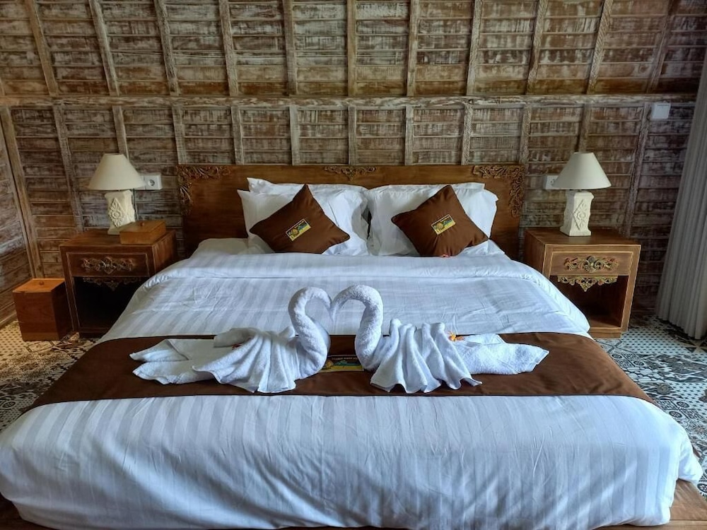 keris art shop and villa telaga wana