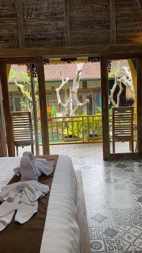 keris art shop and villa telaga wana