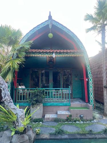 keris art shop and villa telaga wana
