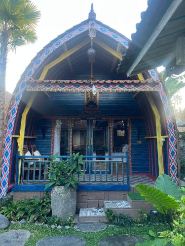 keris art shop and villa telaga wana