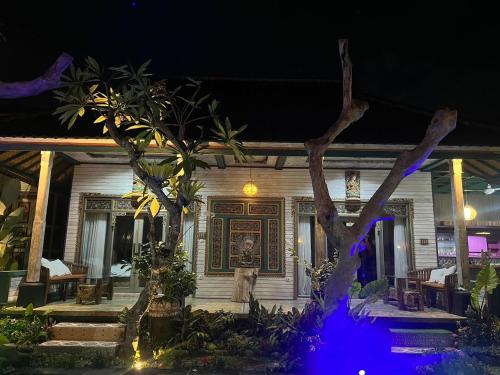 keris art shop and villa telaga wana