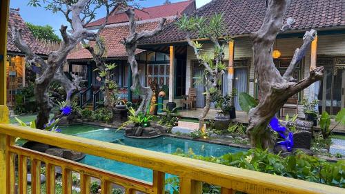 keris art shop and villa telaga wana