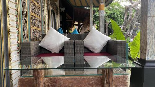 keris art shop and villa telaga wana