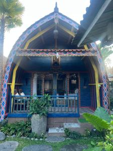 keris art shop and villa telaga wana