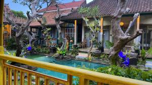 keris art shop and villa telaga wana
