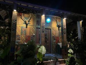 keris art shop and villa telaga wana