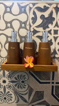 keris art shop and villa telaga wana