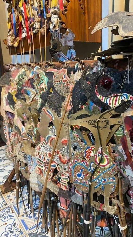 keris art shop and villa telaga wana