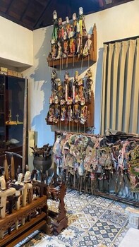 keris art shop and villa telaga wana