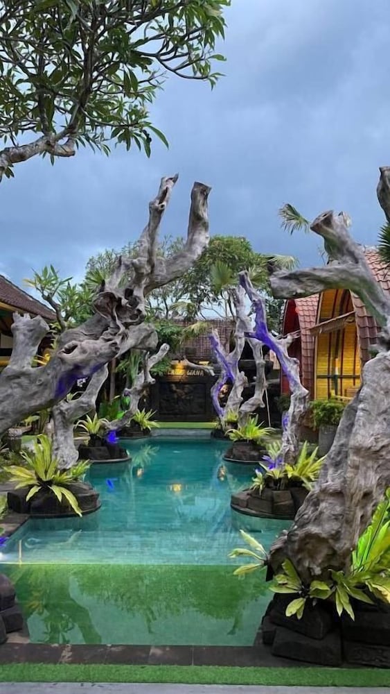 keris art shop and villa telaga wana