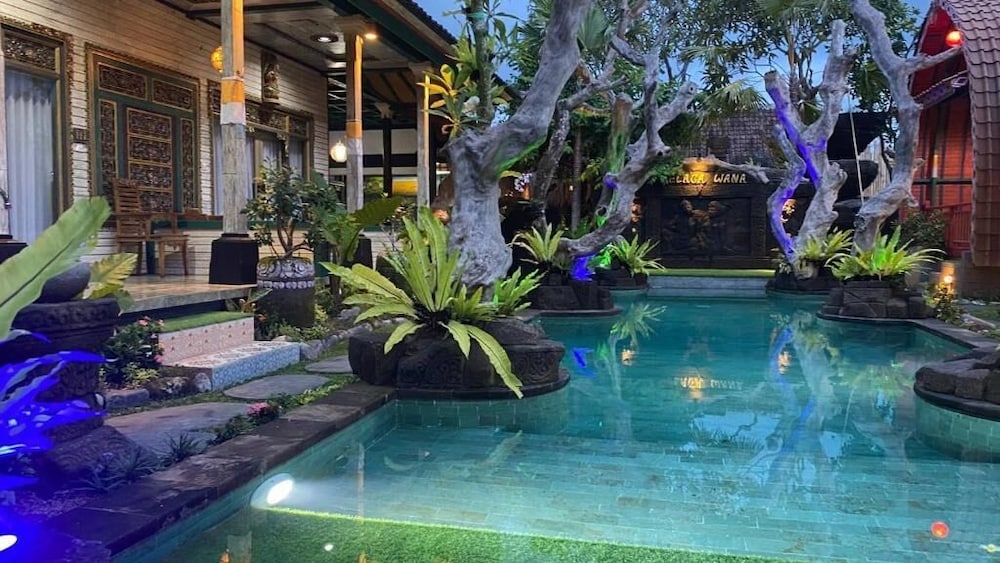 keris art shop and villa telaga wana