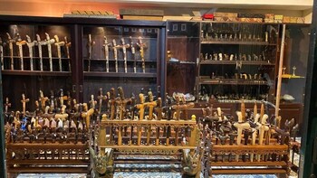 keris art shop and villa telaga wana