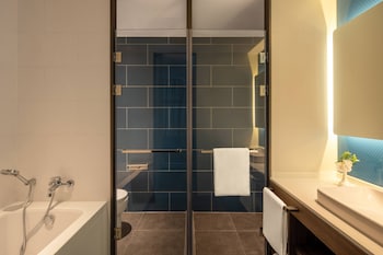 Holiday Inn Express Qingdao Jinshui,,4 star