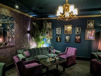 paradise inn windsor palace hotel