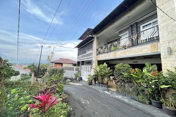 wooden house villa lembang