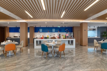 Holiday Inn Express Zhengzhou Guancheng,,3 star
