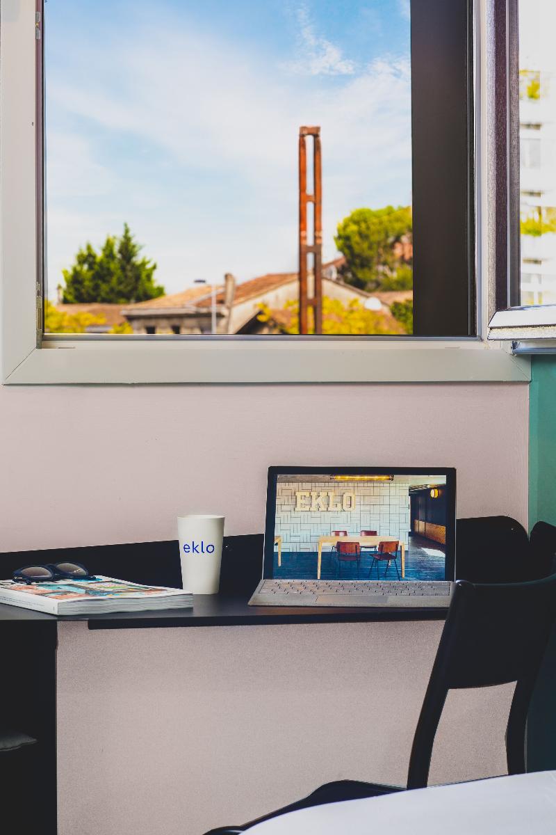 eklo paris roissy cdg airport