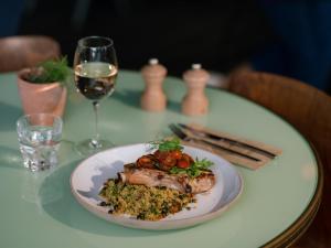 eklo paris roissy cdg airport