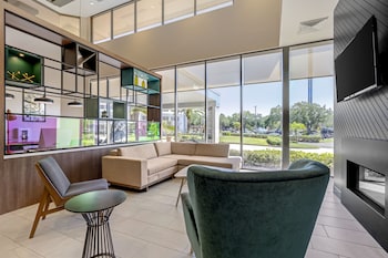 Holiday Inn Orlando Intl Drive–Conv Center,,3 star