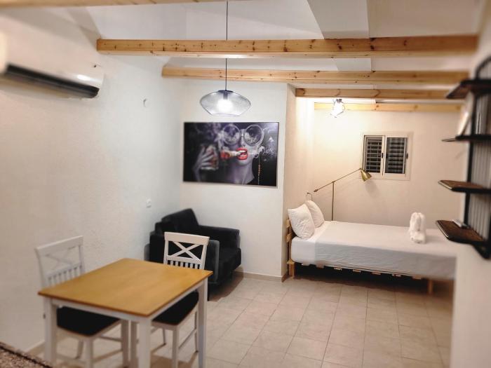 maya guest house german colony