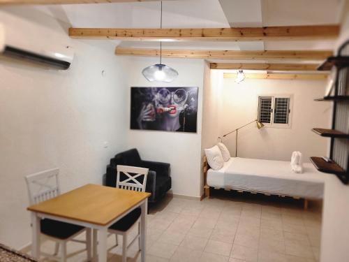 maya guest house german colony