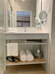 golden tulip martigues provence