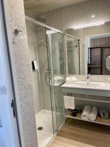 golden tulip martigues provence