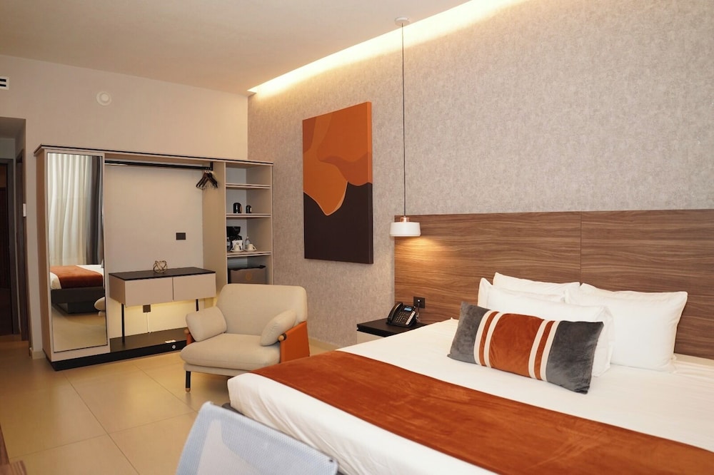 hotel via dorada