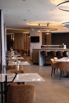 hotel via dorada