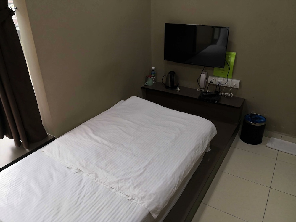 tropika garden hotel by zuzu